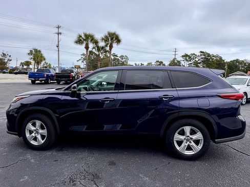 Used 2022 Toyota Highlander LE image 5