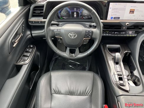 Certified 2025 Toyota Crown AWD/4WD image 17