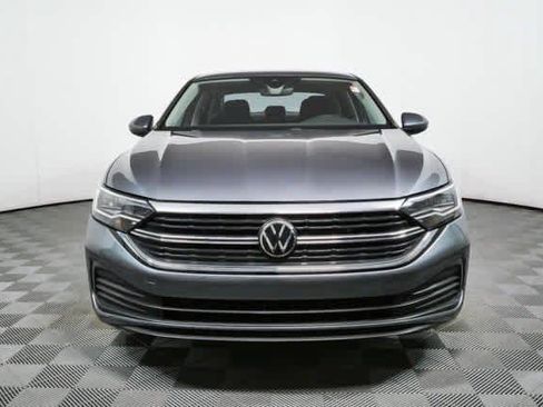 Certified 2024 Volkswagen Jetta SE FWD image 32