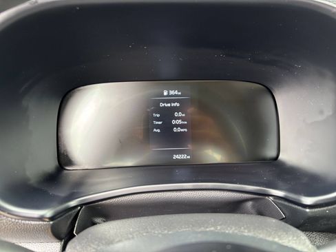Used 2025 Kia Soul LX w/ LX Technology Package FWD image 38