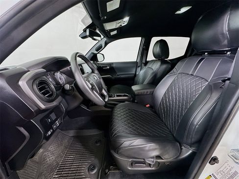 Used 2022 Toyota Tacoma TRD Off-Road image 15