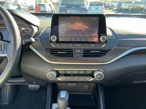 Used 2024 Nissan Altima 2.5 SV image 23