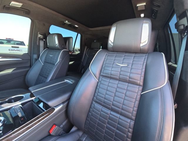 Used 2025 Cadillac Escalade Sport Platinum w/ LPO, Floor Liner Package AWD/4WD image 24