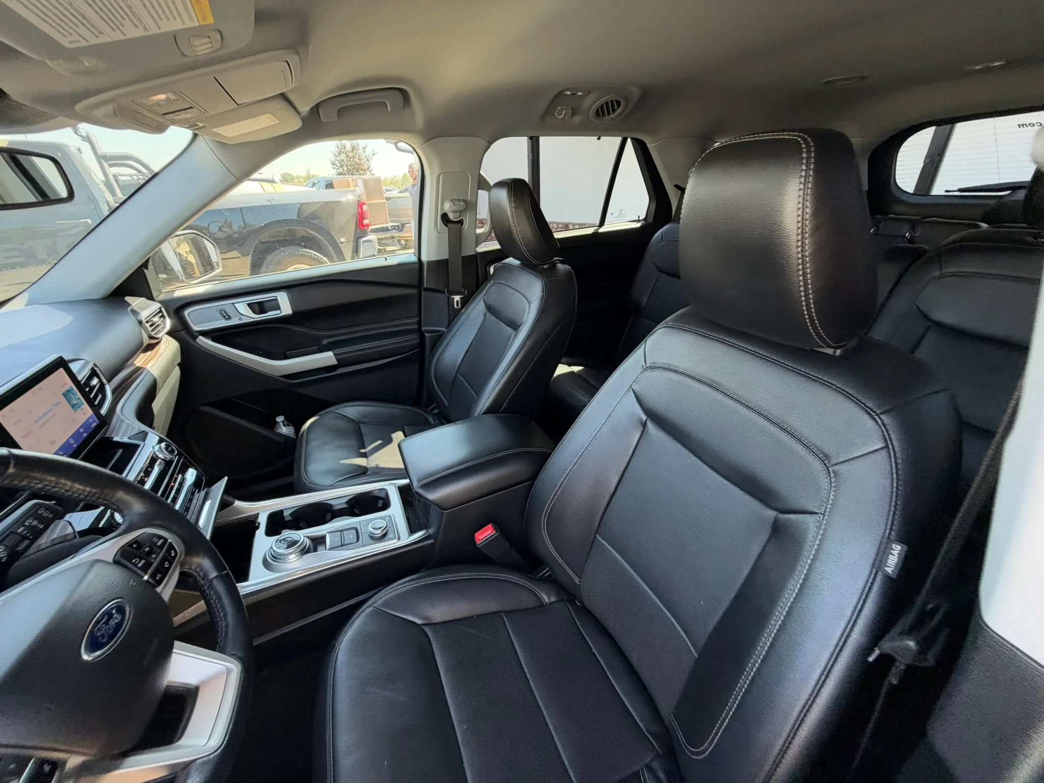 Used 2022 Ford Explorer Limited w/ Equipment Group 301A AWD/4WD image 37