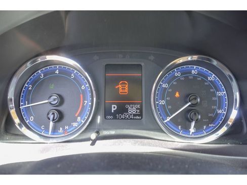 Used 2018 Toyota Corolla LE FWD image 15