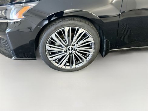 Used 2024 Nissan Altima 2.5 SL FWD image 11