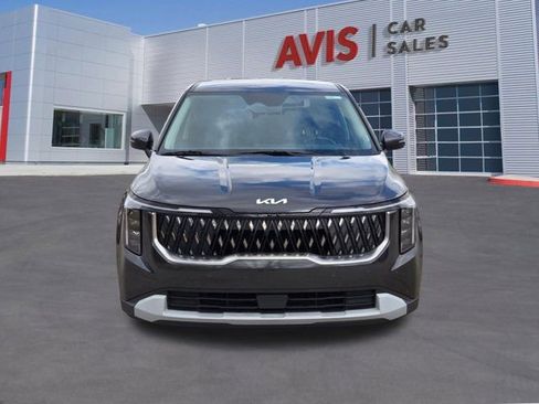 Used 2025 Kia Carnival image 2