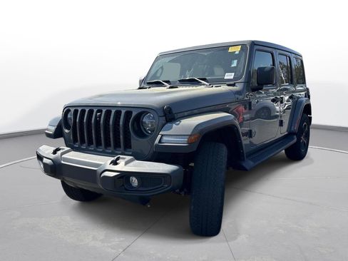 Used 2022 Jeep Wrangler Unlimited Sahara image 2