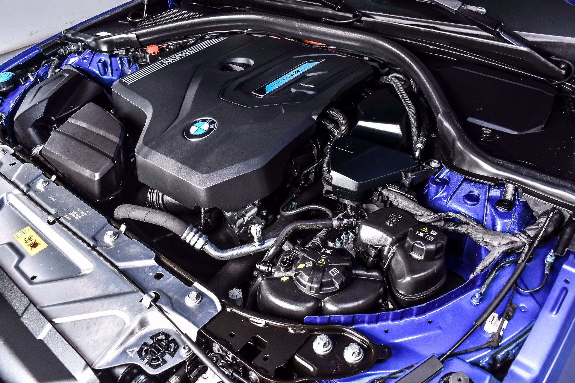 Used 2024 BMW 330e xDrive w/ Premium Package AWD/4WD image 12