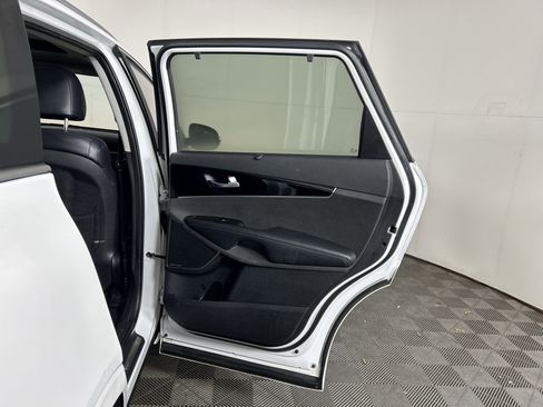 Used 2019 Kia Sorento SX w/ SX Touring Package image 40