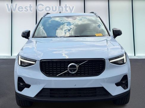 Used 2026 Volvo XC40 B5 Plus AWD/4WD image 10