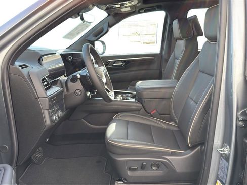 New 2026 Chevrolet Suburban Premier image 6