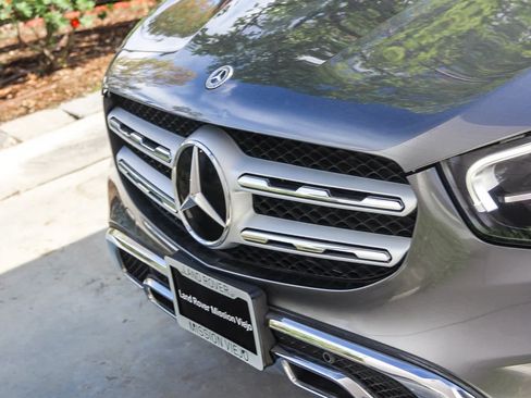 Used 2022 Mercedes-Benz GLC 300 4MATIC w/ Premium Package Lite image 9