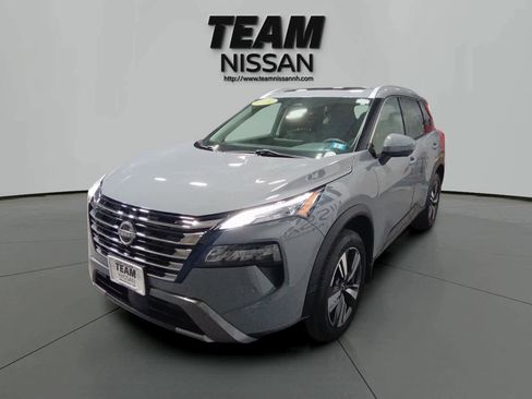 Used 2024 Nissan Rogue SL w/ SL Premium Package image 3