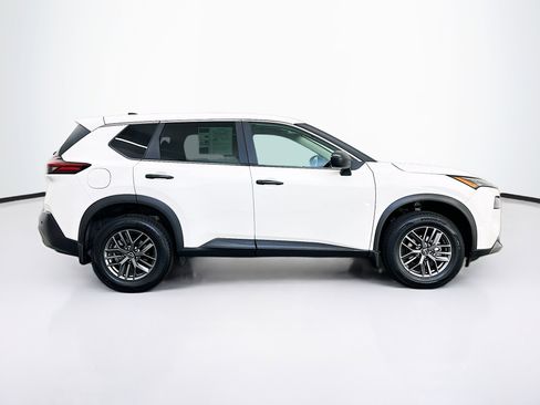 Used 2023 Nissan Rogue S AWD/4WD image 10