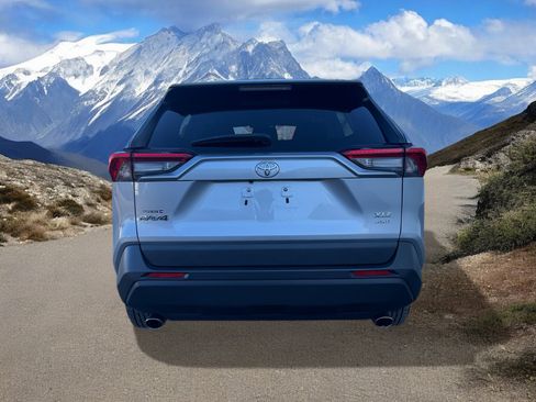Certified 2022 Toyota RAV4 XLE w/ Convenience Package image 4