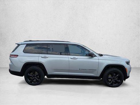 Used 2023 Jeep Grand Cherokee L Laredo AWD/4WD image 4