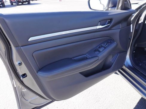 Used 2022 Nissan Altima 2.5 SV image 14