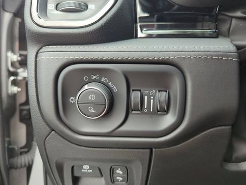Used 2025 RAM 1500 Limited AWD/4WD image 39