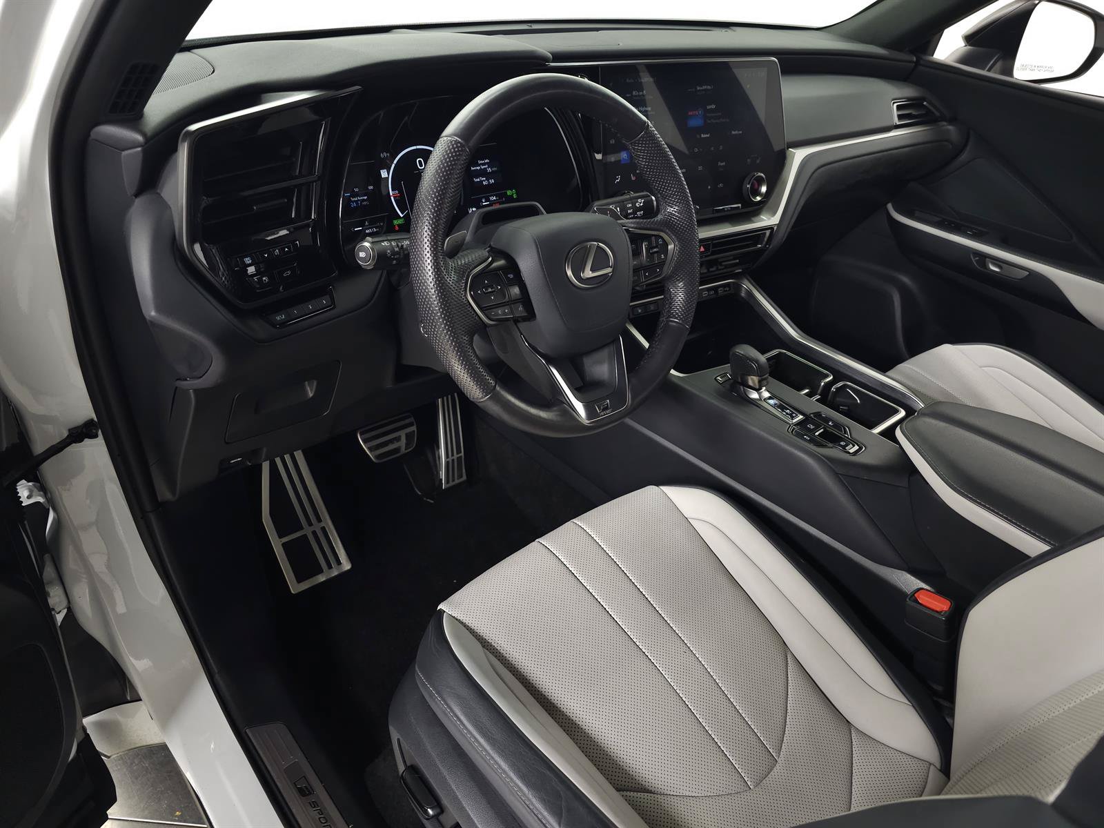 Used 2024 Lexus TX 500h AWD w/ Technology Package image 18