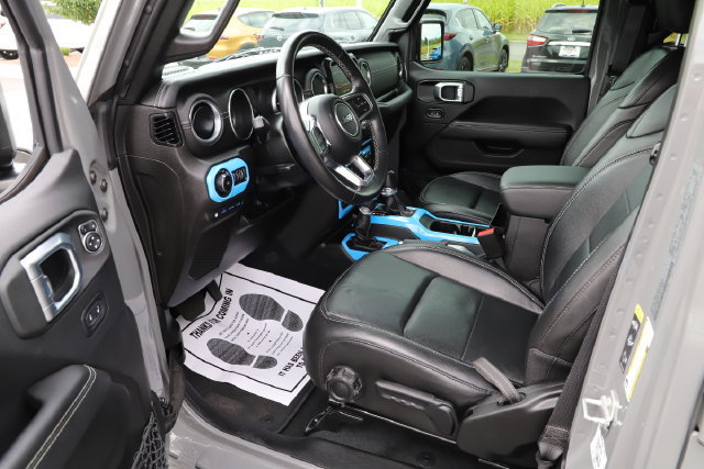 Used 2022 Jeep Wrangler Unlimited Sahara AWD/4WD image 13