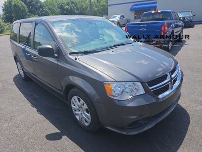 Used 2018 Dodge Grand Caravan SE w/ UConnect Hands-Free Group