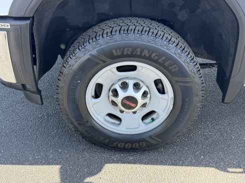 Used 2024 GMC Sierra 2500 Pro w/ Convenience Package image 9