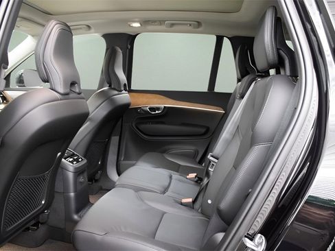 Certified 2025 Volvo XC90 T8 Plus image 29