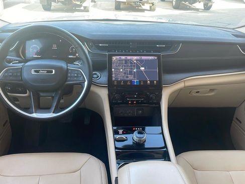 Used 2022 Jeep Grand Cherokee Limited image 9