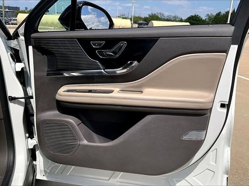 Used 2020 Lincoln Corsair FWD w/ Equipment Group 101A image 20