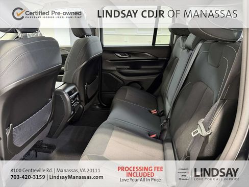 Used 2023 Jeep Grand Cherokee Laredo AWD/4WD image 19
