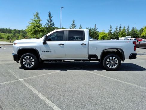 Certified 2022 Chevrolet Silverado 2500 Custom w/ Infotainment Package AWD/4WD image 8