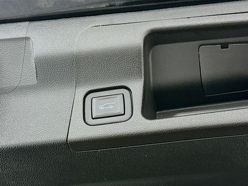 Used 2023 GMC Acadia SLE w/ Driver Convenience Package image 32