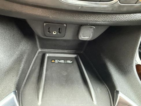 Used 2023 Chevrolet Traverse LT image 21