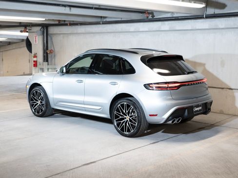 Certified 2026 Porsche Macan AWD/4WD image 3