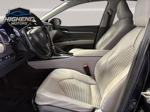 Used 2019 Toyota Camry SE FWD image 11