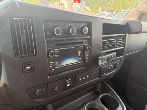 Used 2018 Chevrolet Express 3500 Extended w/ Driver Convenience Package RWD image 8