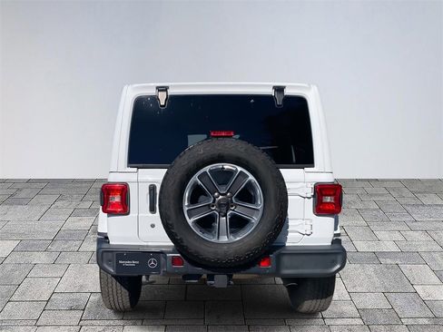Used 2018 Jeep Wrangler Unlimited Sahara image 6