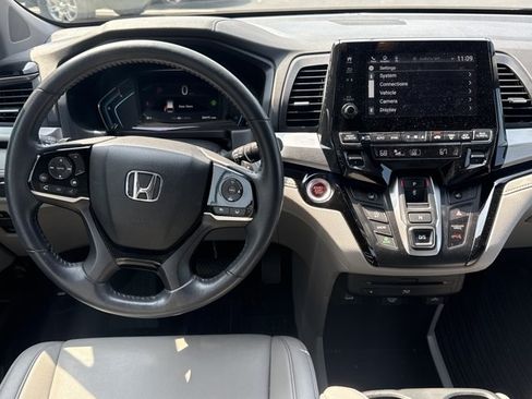 Used 2023 Honda Odyssey Touring image 5