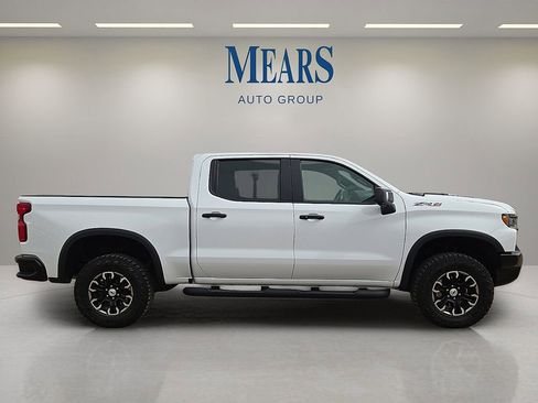 Used 2024 Chevrolet Silverado 1500 ZR2 w/ Technology Package image 6