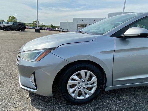 Used 2020 Hyundai Elantra SE FWD image 11
