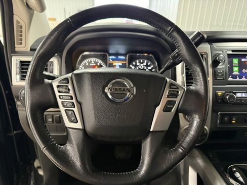 Used 2019 Nissan Titan SV image 11