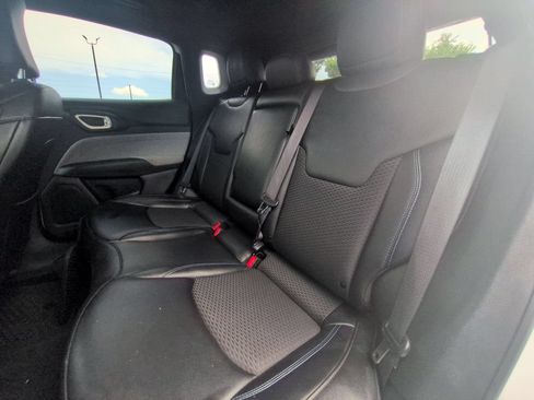 Used 2025 Jeep Compass Latitude w/ Sun & Sound Group AWD/4WD image 27