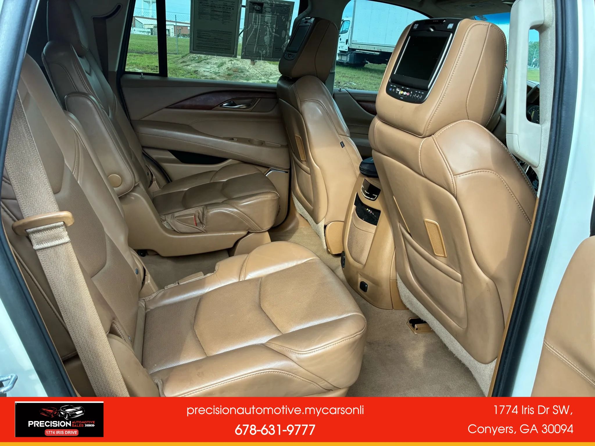 Used 2015 Cadillac Escalade Platinum AWD/4WD image 29