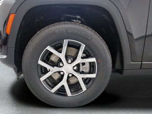 New 2025 Jeep Grand Cherokee L Limited image 35