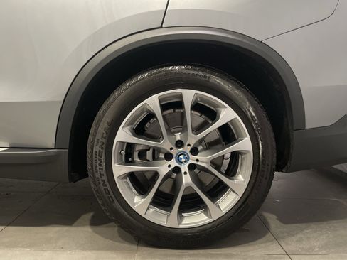 Used 2025 BMW X5 xDrive50e w/ Premium Package image 8