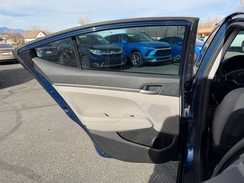 Used 2018 Hyundai Elantra SE image 23
