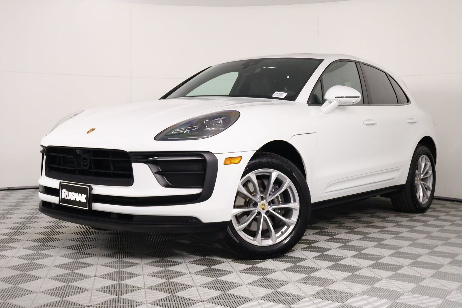 Certified 2026 Porsche Macan AWD/4WD image 1