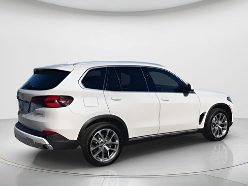 New 2026 BMW X5 xDrive40i w/ Parking Assistance Package AWD/4WD image 8