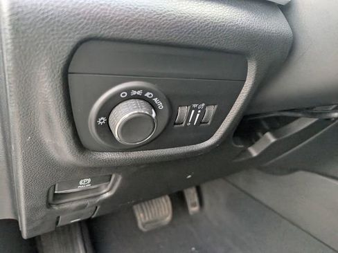 Used 2024 Jeep Grand Cherokee L Altitude AWD/4WD image 16